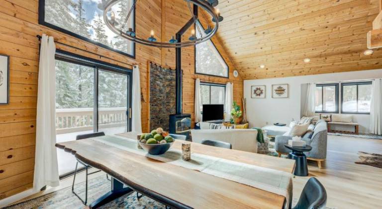 Vacation home with pool & hot tub — photo 3