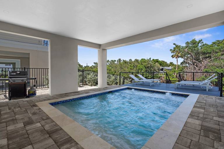 House with private pool & grill | Water view | Good for workation — photo 4