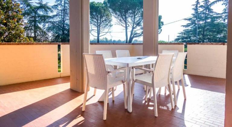 Beautiful serviced apartment with pool, patio & garden | Pet-friendly — photo 5