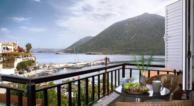 Apartment with patio in Mylopotamos