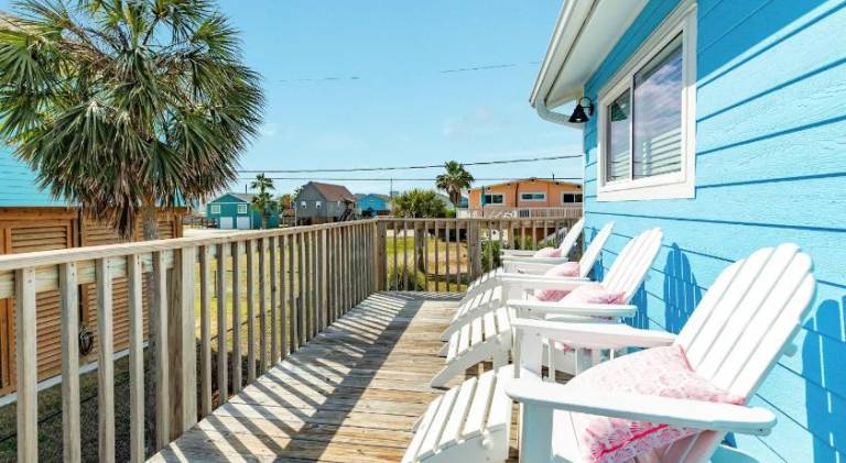 Vacation home with pool, yard & grill — photo 5
