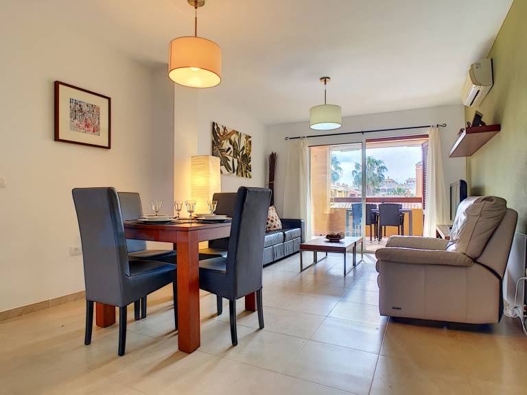 Apartment with pool, barbecue & terrace — photo 4