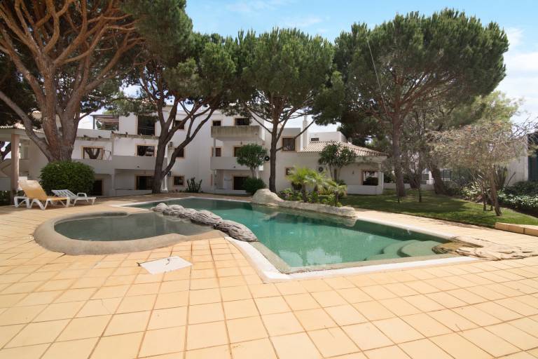 Child-friendly nice apartment with garden, pool & fast internet | Garden view | Close to the beach | Good for workation | Dogs allowed in Albufeira