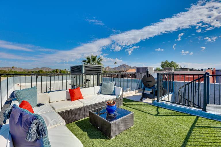 Phoenix Townhome Rooftop Patio w Skyline Views