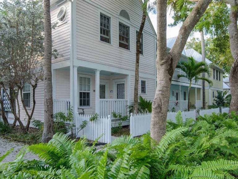 Condo with patio, yard & private pool | Close to Southernmost Point | Garden view — photo 2