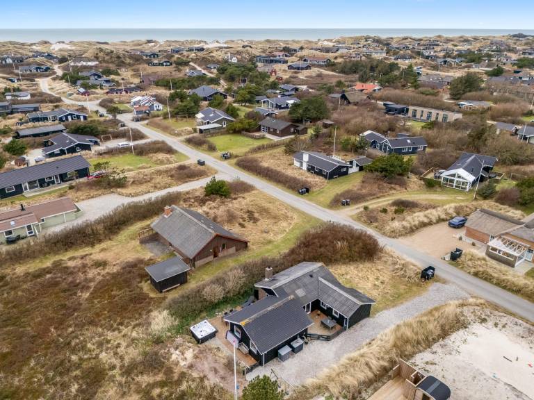 Lovely holiday home with 6-person outdoor hot tub, close to the North Sea and Søndervig center. in Ringkobing