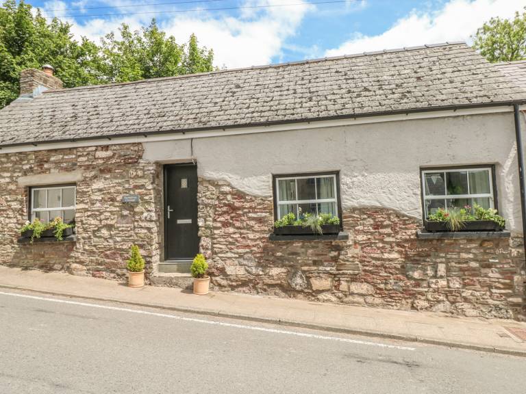 Children-friendly lovely cottage with yard, terrace & hot tub | Dogs allowed — photo 2