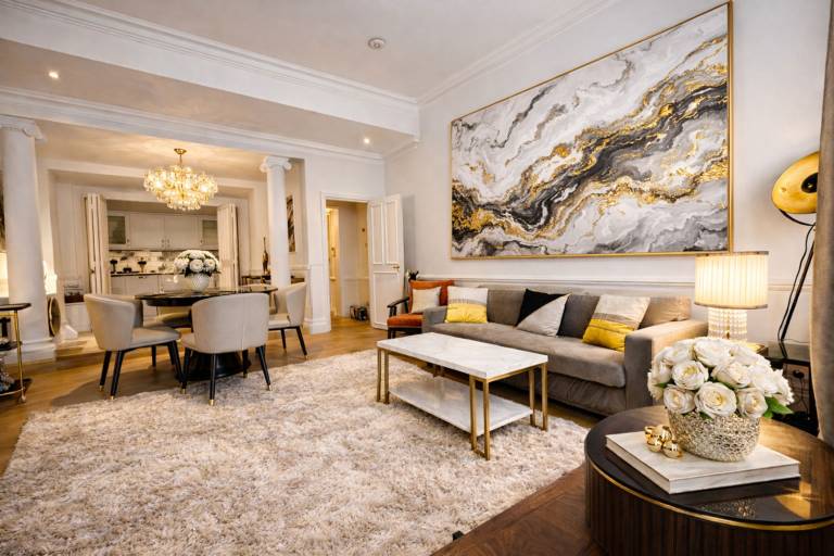 LuxuryLondonStays - Knightsbridge & South Kensington, Private Garden Super King 2Beds 2Bath by Hyde Park & Royal Albert Hall in London, KY
