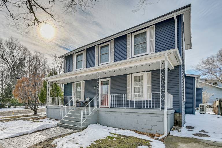 Extended Stay in South Haven Pet Friendly Home