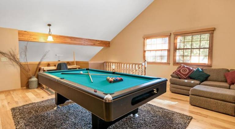 House with terrace, jacuzzi & grill in Big Bear Lake, CA