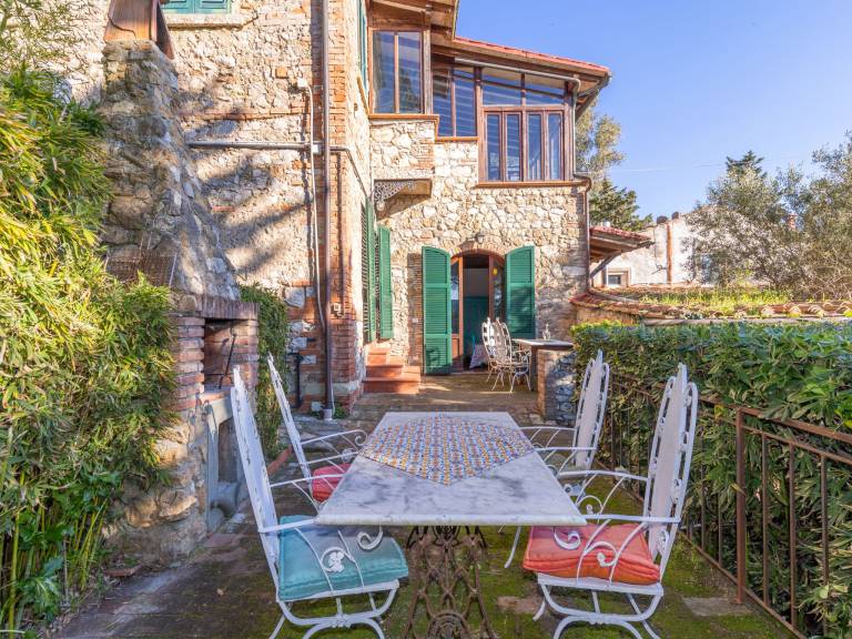 Pleasant apartment with patio, yard & BBQ | Pet-friendly in Rosignano Marittimo