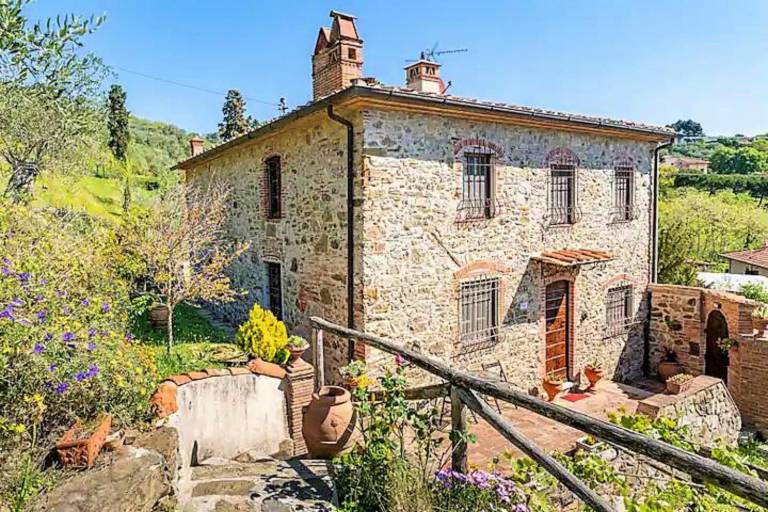 Villa with garden & BBQ | Panoramic view in Viareggio