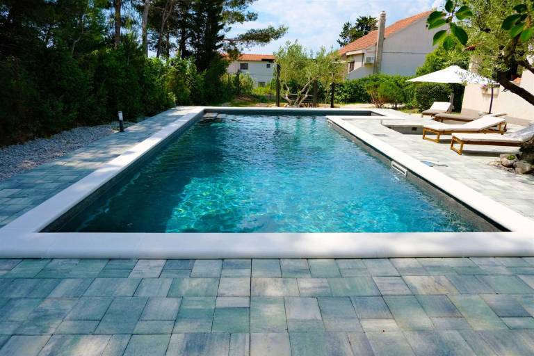 Children-friendly villa with yard, pool & patio | Pool view | Pet-friendly — photo 5