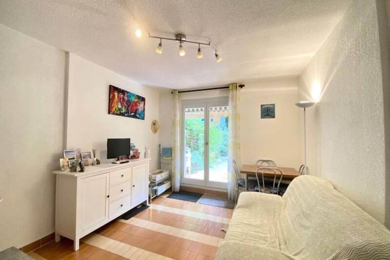 Holiday apartment with yard & terrace | Garden view | Next to the beach | Dogs allowed — photo 2