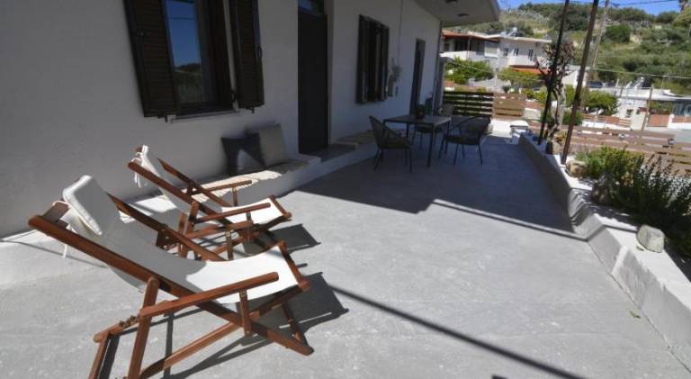 Vacation home with yard & patio | Dogs allowed — photo 5