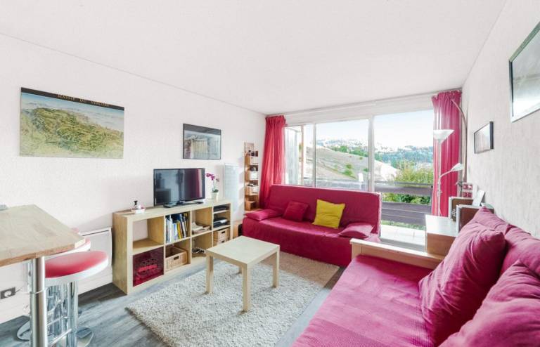 2nd floor, view mountain, balcony, tv, 29m², Villard de Lans — photo 4