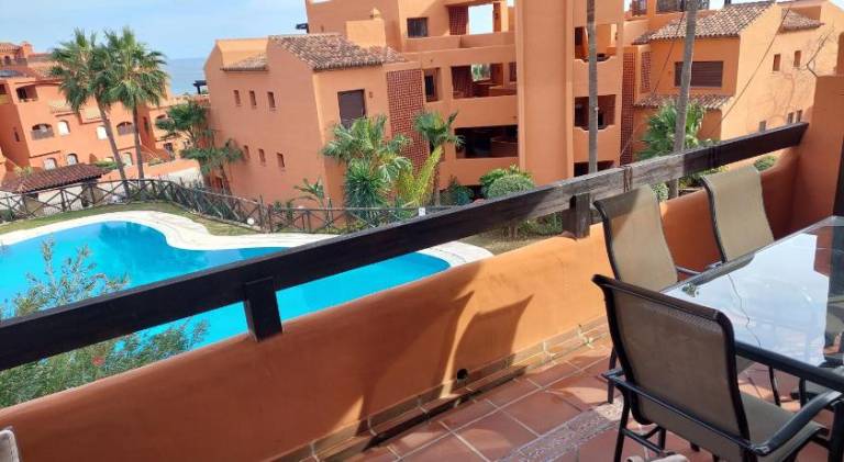 Fully equipped lovely rental apartment with private pool, yard & hot tub | Close to the beach | Pets are welcome in Estepona