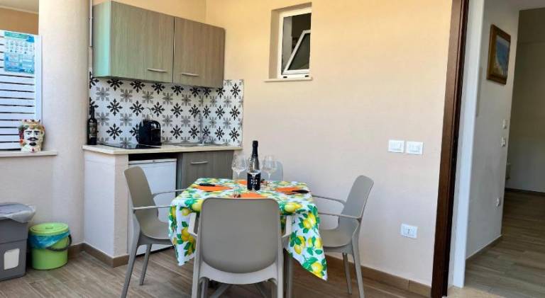 Beautiful serviced apartment with patio | Beach nearby | Perfect for remote work | Dogs allowed — photo 3