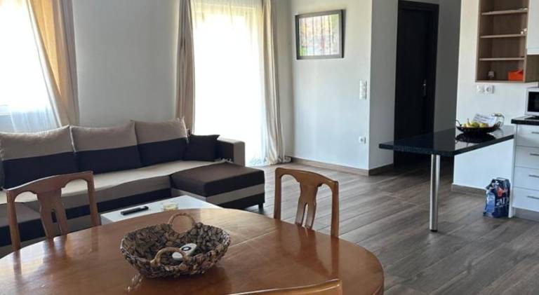 Holiday apartment with pool, patio & yard — photo 3