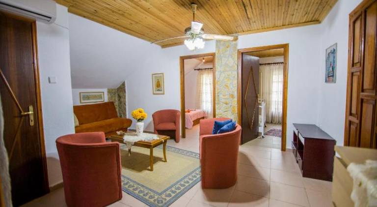 Rental apartment with 3 rooms for 8 persons — photo 3