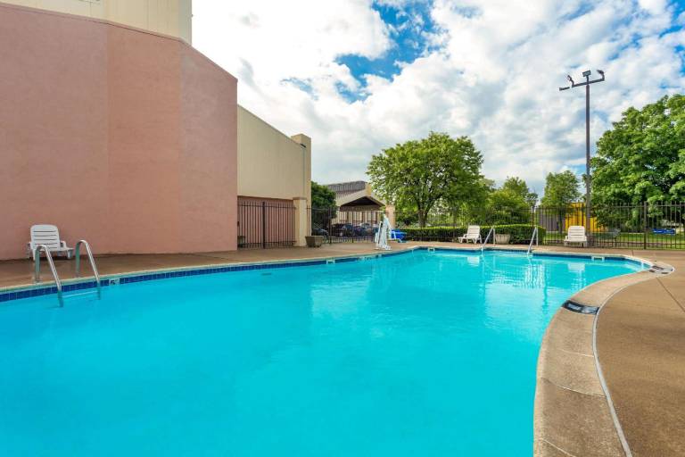 Baymont by Wyndham Elkhart — photo 4