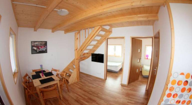 Lodge with garden, terrace & grill | Pets are welcome — photo 2
