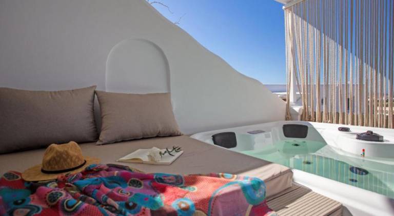 Vacation home with patio & hot tub — photo 2