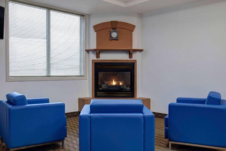 Days Inn by Wyndham Whitecourt — photo 3