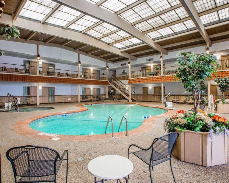 Quality Inn & Suites Green Bay Downtown — photo 2