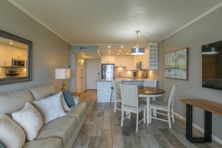 Condo with grill & private pool — photo 2
