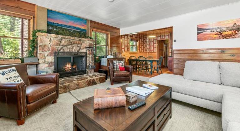 Stillwater Cove Lakefront - Breathtaking views, charming vintage cabin, woodsy interior! Boat Dock! in Big Bear Lake, CA