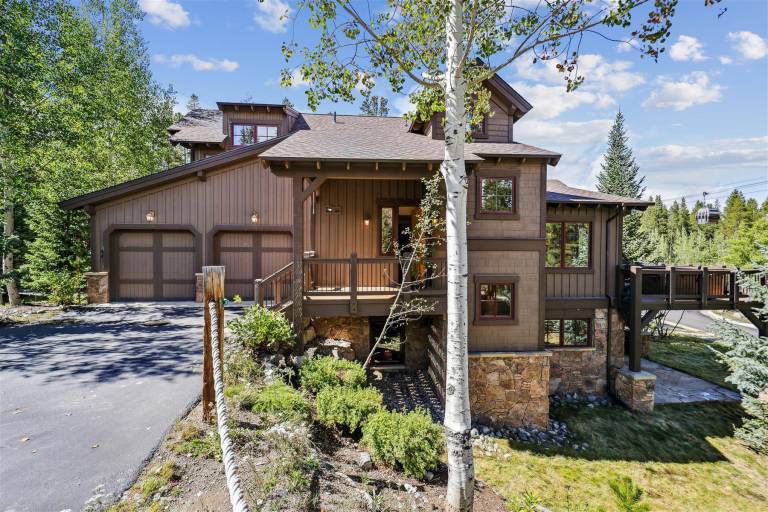 Fully equipped big house with grill & jacuzzi | Pet-friendly in Breckenridge, CO