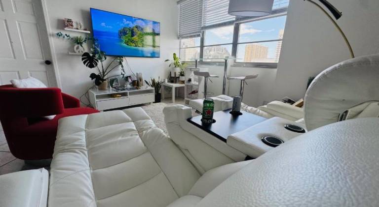 Apartment with jacuzzi & pool — photo 2