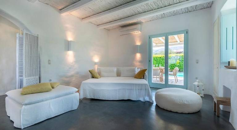 Fully equipped villa with grill, terrace & yard | Perfect for remote work | Pets allowed — photo 2