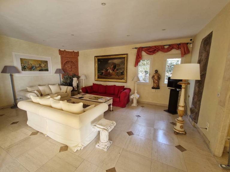 Villa with 6 bedrooms and heated pool — photo 2