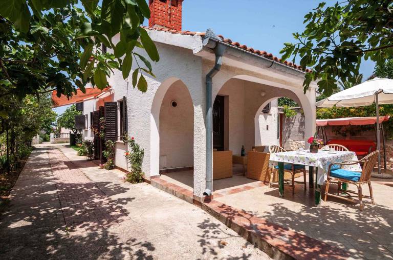 Vacation home with garden, grill & terrace in Zadar