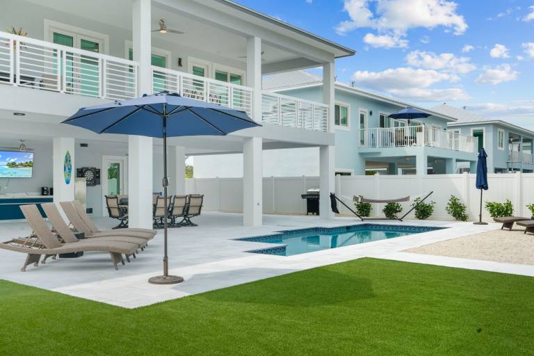 Luna Light Waterfront Pool Dock Views — photo 3