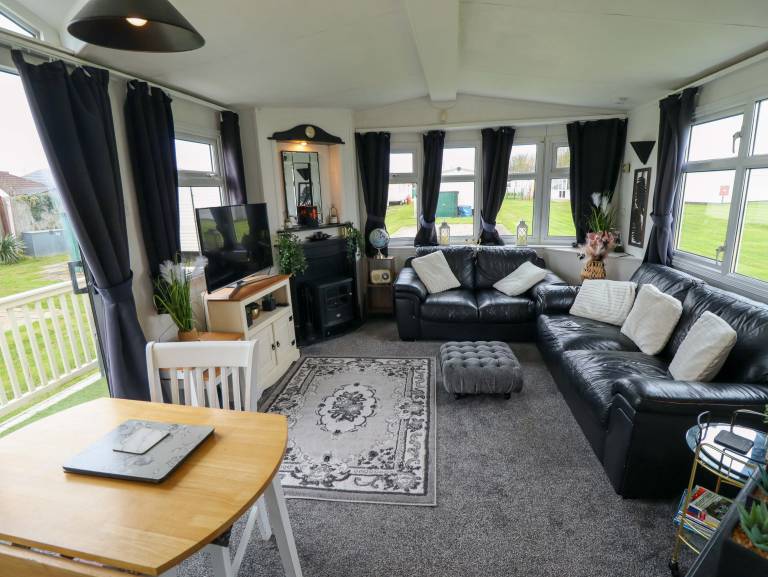 Children-friendly cottage with yard | Beach view | Pets allowed — photo 3