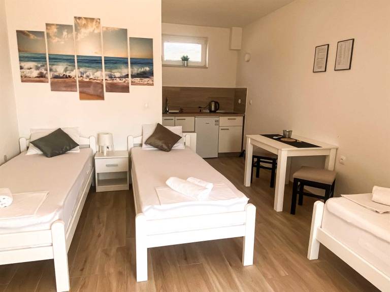 Children-friendly beautiful rental apartment with yard, terrace & barbecue | City view | Pet-friendly — photo 2