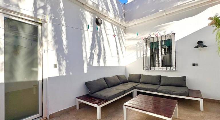 Town House with Patio in Quiet Residential Area 10 Min from Beach — photo 4