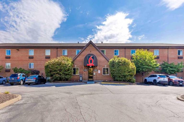 Beautiful holiday apartment | Pets are welcome in Maryland Heights, MO