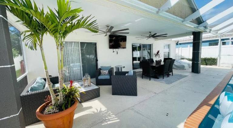 Lovely house with hot tub & pool | Pets are welcome — photo 4