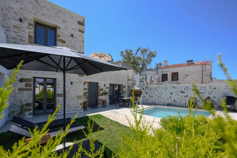 Villa with BBQ, private pool & patio in Rethymno