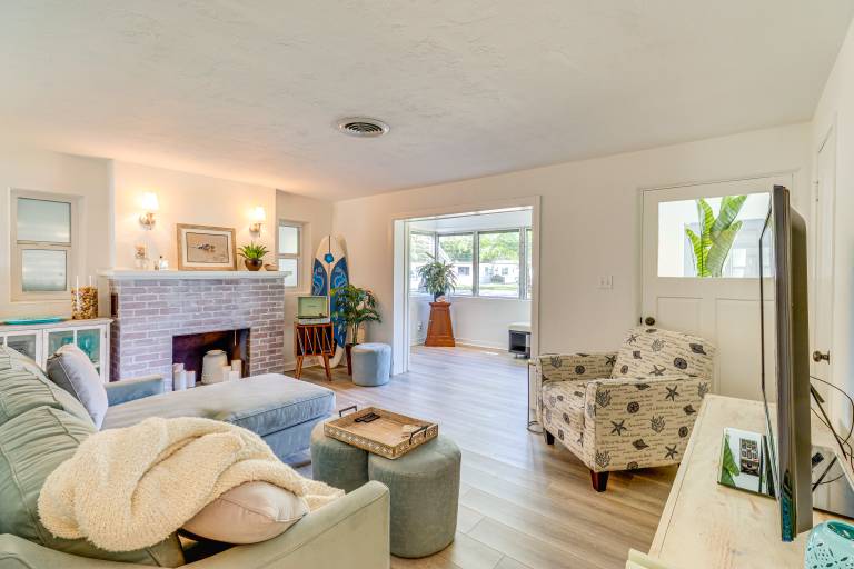 5 Mi to Vero Beach: Vintage Home w/ Sauna & Grill! — photo 2