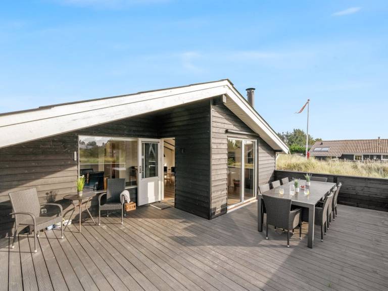 Child-friendly vacation home with sauna, patio & jacuzzi | Pet-friendly — photo 3