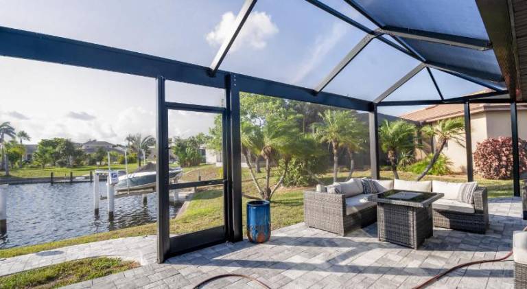 Vacation home with pool — photo 4