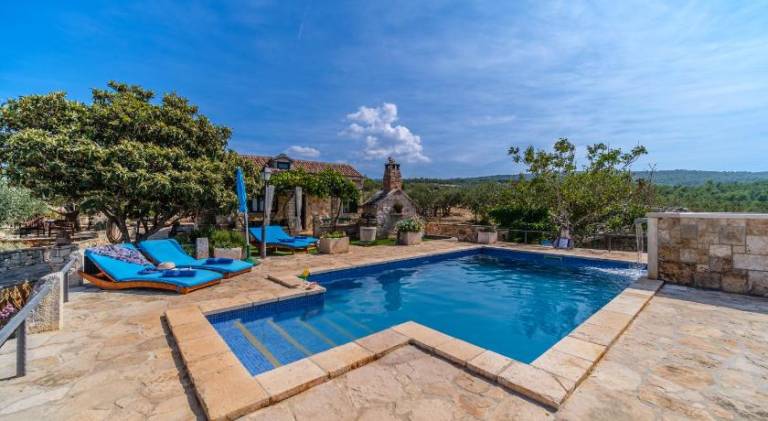Vacation home with pool & hot tub — photo 2