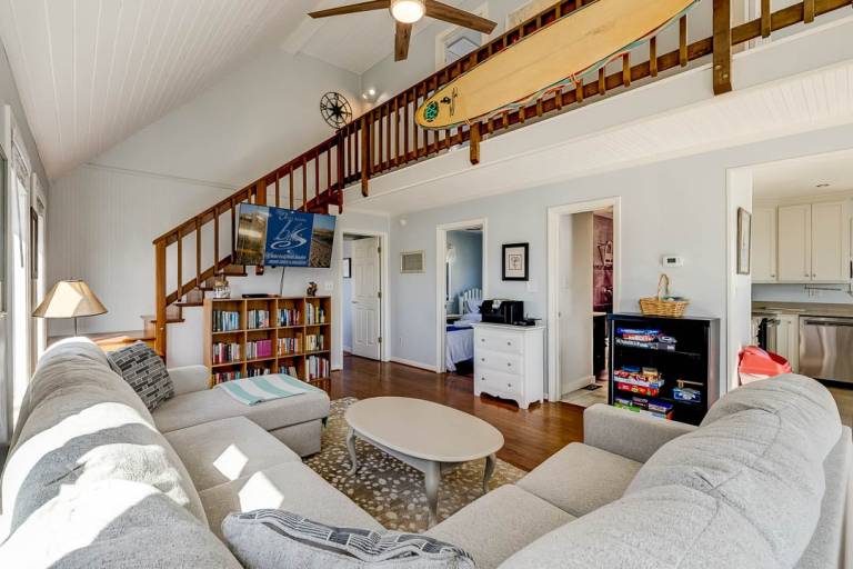 Children-friendly vacation home with private pool & barbeque | Beach nearby | Pets are welcome — photo 4
