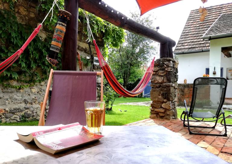 We await our guests with familiar home feeling, nostalgic atmosphere and eclectic vintage furnishings in the most charming village of the Kali-basin. — photo 4