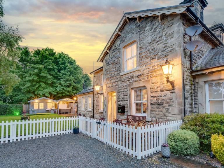 Cottage with jacuzzi & garden | Dogs allowed in Leyburn